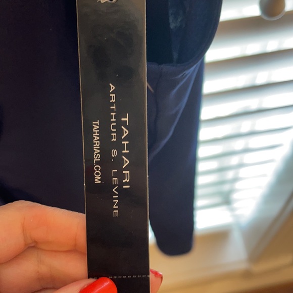 NWT Tahari Large navy sleeveless blouse - Picture 4 of 5